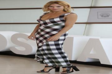 US actress/cast member Sienna Miller poses during the photocall of the film 'High Rise' at the 63rd annual San Sebastian International Film Festival, in San Sebastian, northern Spain, 22 September 2015. The festival runs from 18 to 26 September. EFE/Juan Herrero/IANS