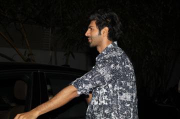 Mumbai: Actor Kartik Aaryan seen at a Sun N Sand in Mumbai's Juhu, on Oct 1, 2019. (Photo: IANS)
