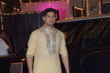 Mumbai: Actor Sidharth Malhotra at actor Anil Kapoor's Diwali bash in Mumbai on Oct 27, 2019. (Photo: IANS)