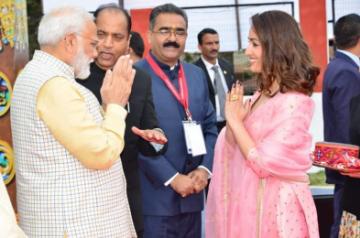 Dharamsala: Prime Minister Narendra Modi being greeted by actress Yami Gautam at the Global Investors' meet at Dharamshala in Himachal Pradesh on Nov 7, 2019. Also seen Himachal Pradesh Chief Minister Jai Ram Thakur. The actress who was in Dharamsala to attend the the two-day event, says she feels honoured to be a part of the event, which was inaugurated by Prime Minister Narendra Modi. (Photo: IANS)