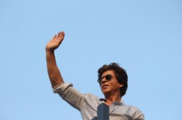 Mumbai: Actor Shah Rukh Khan greets his fans from his residence - Mannat on his 52nd birthday in Mumbai on Nov 2, 2017. (Photo: IANS)