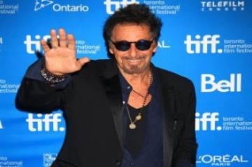 Pacino opens up on his bond with Robert De Niro.