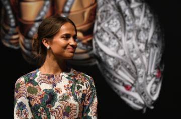 SINGAPORE, Aug. 16, 2017 (Xinhua) -- Actress Alicia Vikander attends the press conference of the "SERPENTIform" art, jewellery and design exhibition at the ArtScience Museum in Singapore, on Aug. 16, 2017. The exhibition will open to the public on Aug. 19. (Xinhua/Then Chih Wey/IANS)