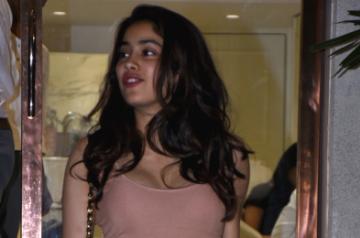 Mumbai: Actress Janhvi Kapoor seen in Mumbai on Oct 31, 2019. (Photo: IANS)
