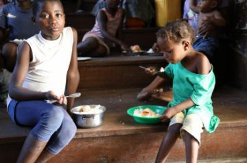 BEIRA, March 23, 2019 (Xinhua) -- Two children have lunch at a temporary accommodation center in Beira, Mozambique, on March 22, 2019. Victims were being sheltered at one of the temporary accommodation centers set in Samora Moises Machel High School in Beira, central Mozambique. Most of the victims' houses were destroyed by the devastating storms and floods since the Tropical Cyclone Idai hit the area last Thursday night. Drinking water, food, personal hygiene materials and clothes are now in sh