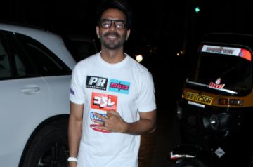 Mumbai: Actor Aparshakti Khurana seen at a restaurant in Mumbai's Bandra, on April 19, 2019. (Photo: IANS)