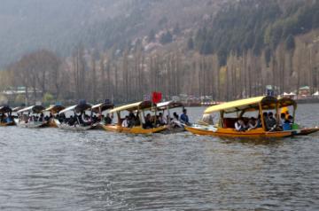 Srinagar: People participate in a shikara rally at Dal lake in Srinagar on March 22, 2018. (Photo: IANS)