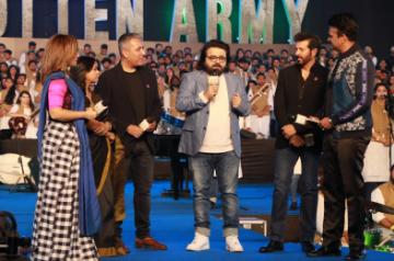 Mumbai: Director Kabir Khan with singer-composer Pritam Chakraborty at a live music concert organised by the makers of his upcoming web series on Amazon Prime Video - "The Forgotten Army - Azaadi Ke Liye", in Mumbai on Jan 24, 2020. (Photo: IANS)