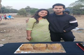 "Chipta Chipta nahi... 36 aayengi, 36 jayengi teri wali teri mummy layegi" -- was Paras Chhabra's mother Ruby Chhabra's catty reply to her son's growing fondness towards co-contestant Mahira Sharma. In a latest promo clip, Ruby is seen warning Paras: "Chipta Chipta nahi... 36 aayengi, 36 jayengi teri wali teri mummy layegi".