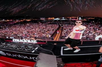 DJ Felix De Laet, who is also known as Lost Frequencies, says he does not have any fixed process of creating music. The popular international deejay believes in experimenting and "messing around".
