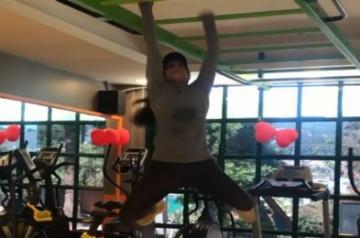 Southern actress Sriya Reddy is redefining fitness goals with a new gym video of herself. Sriya, who has worked in films like "Kanchivaram", "Pallikoodam" and "Oraal", took to Instagram, where she shared a clip of herself doing a intensive workout on the monkey bar.