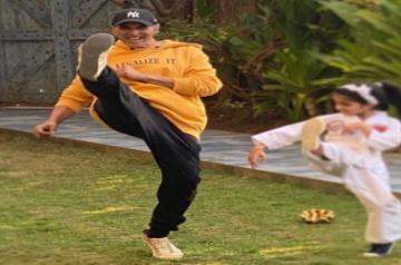 Bollywood Khiladi Akshay Kumar was recently spotted giving last-minute tips to his 'Karate Girl' Nitara before her martial arts exam. Akshay's wife and author Twinkle Khanna took to Instagram on Sunday, where the actor is seen giving tips to his seven-year-old daughter Nitara on a few fiery kicks.