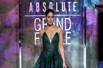 Lakme Brand Ambassador Kareena Kapoor Khan at Lakme Absolute Grand Finale SR'20