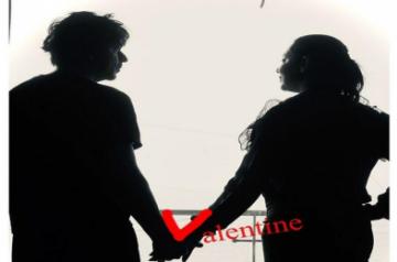 Be it off screen or on screen, superstar Shah Rukh Khan knows the best how to woo his fans with his romantic charisma and wit. Leaving no chance  to spread love on Valentine's Day on Friday, SRK posted a cute message for wife Gauri Khan. Of course, the post has the element of his trademark wit.