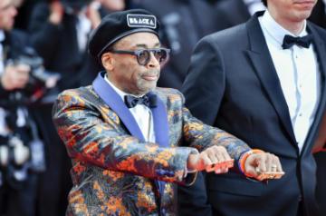 CANNES, May 14, 2018 (Xinhua) -- Director Spike Lee poses on the red carpet for the premiere of the film "BlacKkKlansman" during the 71st Cannes International Film Festival in Cannes, France, on May 14, 2018. The 71st Cannes International Film Festival is held from May 8 to May 19. (Xinhua/Chen Yichen/IANS)