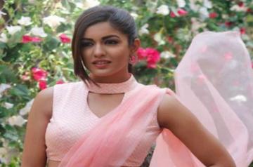 Actress Ishita Dutta is a true fashionista. Be it her casual western look or ethnic look, she never fails to leave an impression on her fans. Her recent photoshoot in a pink saree is a proof of the fact.