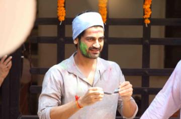 Mumbai: Actor Arjan Bajwa celebrate Holi festival at Shabana Azmi and Javed Akhtar`s residence in Mumbai, on March 6, 2015. (Photo: IANS)