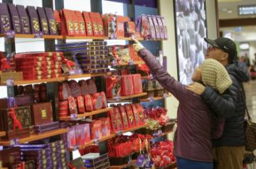 Daily tasks such as cutting, tearing or twisting open plastic bottles, chocolate packaging and containers at home also generate small amounts of microplastics - pieces of plastic that pollute the environment and may risk humans, warn researchers. (File Xinhua/Liang Sen/IANS)