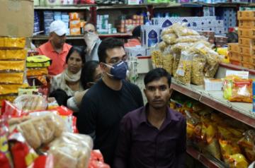 New York, March 29 (IANS) If you have missed delivering groceries or milk once again in these social distancing and lockdown times, learn to regain consumers trust again, by just saying a polite thank you at the end of your conversation.	(File Photo: IANS)