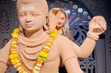 Rashami has just bagged the popular fantasy show "Naagin 4". She seems very happy to be part of such a popular franchise as "Naagin".