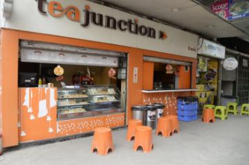 COVID-19 effect: Bad days for shops, eateries outside closed theatres. (Photo: Kuntal Chakrabarty/IANS)