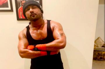 Lockdown diaries: Yo Yo Honey Singh works at a muscular toned look.