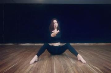 Lockdown diaries: Elli AvrRam cheers up spirits with cool dance video.