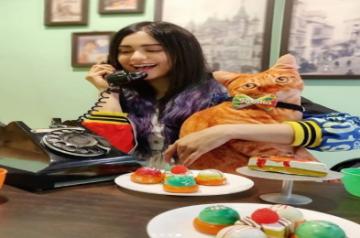 Mumbai, April 7 (IANS) Ever since the COVID-19 lockdown happened, Bollywood stars have been doing their chores in the absence of house help. Adah Sharma has taken to social media to share a few racy photographs of herself, saying these were actual pictures taken during the break between "washing bartans (dishes) and doing jhaadu (sweeping)".