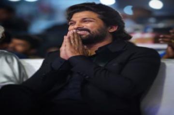 Hyderabad, April 3 (IANS) Telugu star Allu Arjun penned an emotional note on his son Ayaan's birthday on Friday, with a cute picture of the little boy with his birthday cake.
