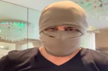 Ronit Roy makes mask out of a T-shirt.