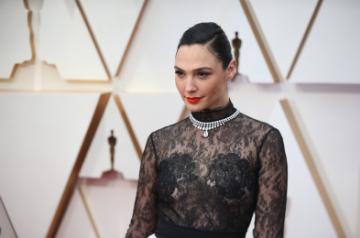 Los Angeles, April 10 (IANS) Actor Jamie Dornan has come forward to defend actress Gal Gadot's "Imagine" video, which went viral but was deemed "out of touch" by many social media users.