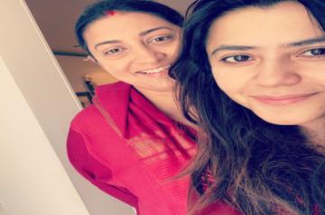 Smriti Irani has a witty reaction to Ekta Kapoor's throwback pic
