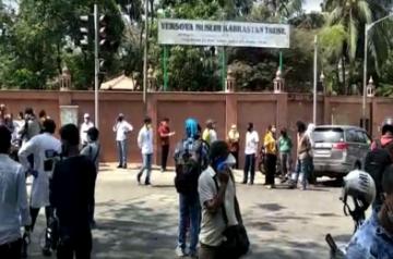 Mumbai: Bollywood actor Irrfan Khan was laid to rest at Mumbai's Versova burial ground, at 3 pm amid the nationwide lockdown imposed to mitigate the spread of coronavirus, on Apr 29, 2020. (Photo: IANS)