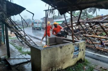 Mumbai, May 21 (IANS) West Bengal and parts of Odisha has been in the throes of a devastating super cyclone Amphan that has caused widespread loss of property and lives. Many Bollywood celebrities took to social media to express concern and pray for the safety of those affected.	 (File Photo: IANS)