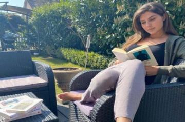 Elnaaz Norouzi takes online acting course from New York Film Academy.