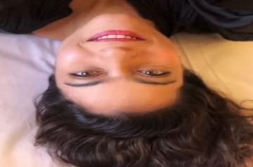 Kajol tries to decode art of taking a selfie.