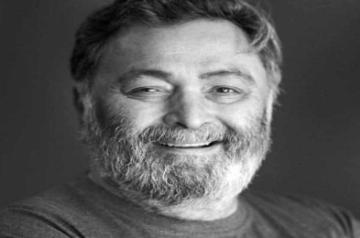 Mumbai, May 6 (IANS) Riddhima Kapoor Sahni, daughter of the late actor Rishi Kapoor, has shared a couple of throwback photographs of her father.