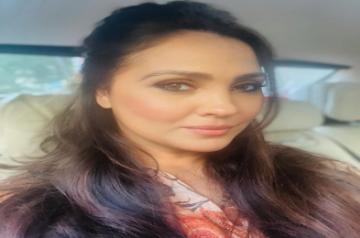 Mumbai, May 12 (IANS) Actress Lara Dutta Bhupathi has been reliving her Miss Universe 2000 victory day on May 12 through a series of photos in which she is seen participating in the swimsuit round, gracefully posing in an evening gown and finally wearing the prestigious crown.