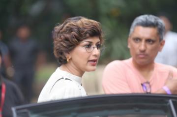 Mumbai, June 10 (IANS) Actress Sonali Bendre admits that it is hard not to feel despair and lost amid all the chaos due to the coronavirus crisis, and credits positive and hopeful stories for bringing her out of the darkness.