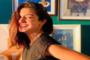 Virat Kohli finds wife Anushka's new pic 'gorgeous'.