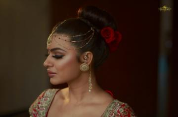 Mumbai, June 18 (IANS) Actress Aashka Goradia met her husband Brent Goble four years ago and, celebrating the occasion, the couple took to social media and penned messages for each other.