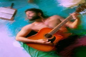 Mumbai, June 4 (IANS) Actor Siddhant Chaturvedi wants fans to put on their headphones and sunglasses, because his song "Dhoop" is out now.