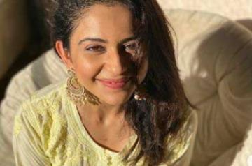Rakul Preet posts 'various moods' on getting 14mn Instagram followers.
