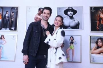 Los Angeles, June 25 (IANS) Actress Sunny Leone and her husband Daniel Weber spent a day at Lake Balboa in California with their children, Nisha, Noah and Asher.