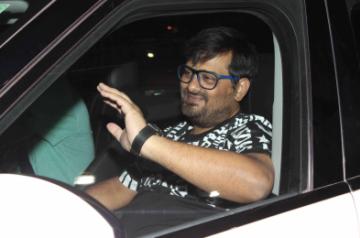 Mumbai, June 1 (IANS) Mamta Sharma, who has lent her voice to "Anarkali disco chali", "Fevicol se", "Pandeyji seeti", and "Munna badnaam hua" among several other popular Sajid-Wajid numbers, breaks down while talking to IANS as she recalls working with her "guru" and "mentor" Wajid Khan.