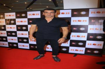 Mumbai, June 10 (IANS) Actor Ronit Roy had "special moments" while shooting for "Kehne Ko Humsafar Hain" season 3.