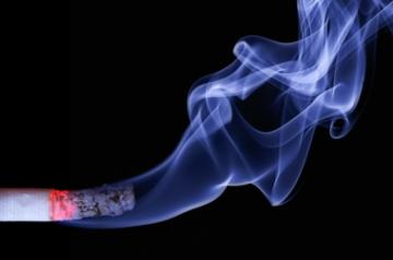 London, June 18 (IANS) Being lonely may make it harder to quit smoking as the researchers now say there is evidence for a causal link between the prolonged experience of loneliness and smoking.