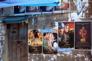 Online searches for ‘Nepotism in Bollywood’ spiked at 1993%