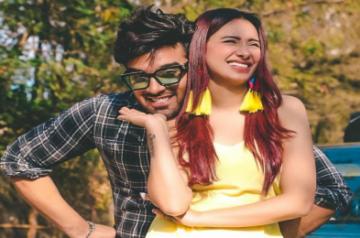 Mumbai, June 6 (IANS) "Bigg Boss 13" housemates Paras Chhabra and Mahira Sharma are back to impress fans with their chemistry after the recent video of the song, "Baarish". The pair will now be seen in the music video of Meet Bros' new composition, "Hashtag love".