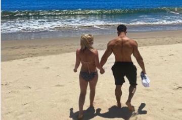 Britney Spears goes on beach date in mask and bikini.